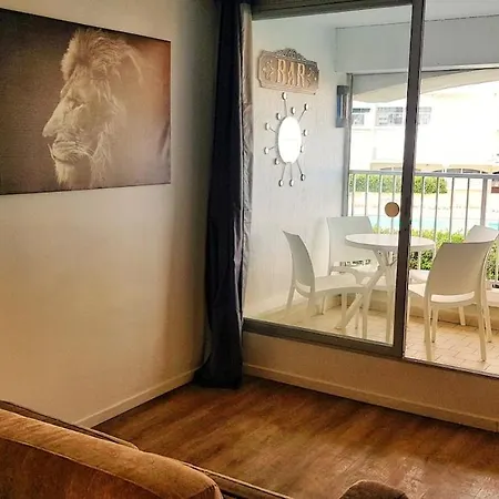 Capcool Pied Dans L'eau Vue Piscine Parking Daire *