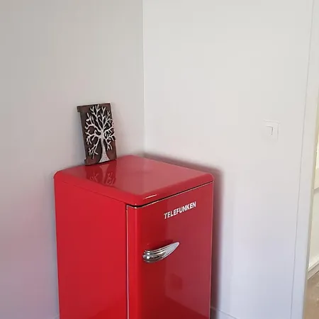 Capcool Pied Dans L'eau Vue Piscine Parking *