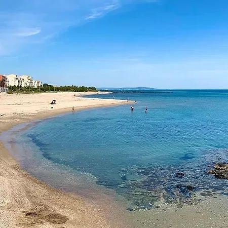 Capcool Pied Dans L'eau Vue Piscine Parking
