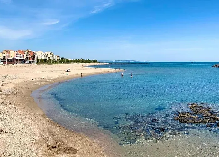 Capcool Pied Dans L'eau Vue Piscine Parking